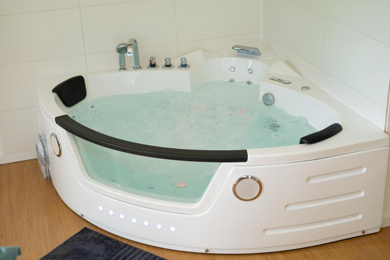 Capsule Nature & Photos - Jacuzzi - Netflix & Home Cinema - Ps5 & Jeu Thun-Saint-Martin Extérieur photo
